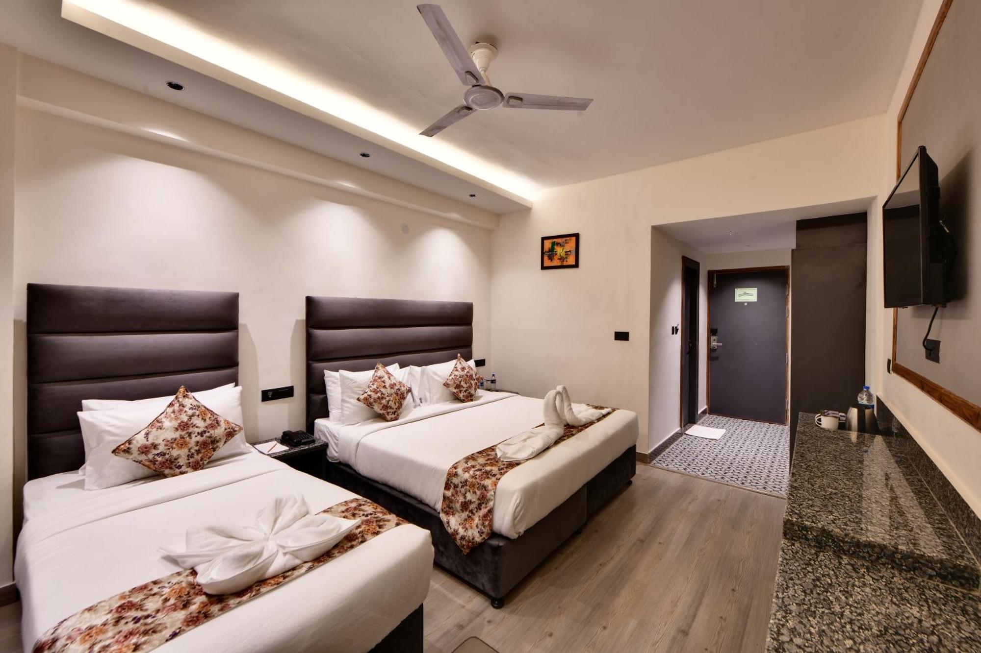 Click Sunburry Hotel Katra Katra  Esterno foto